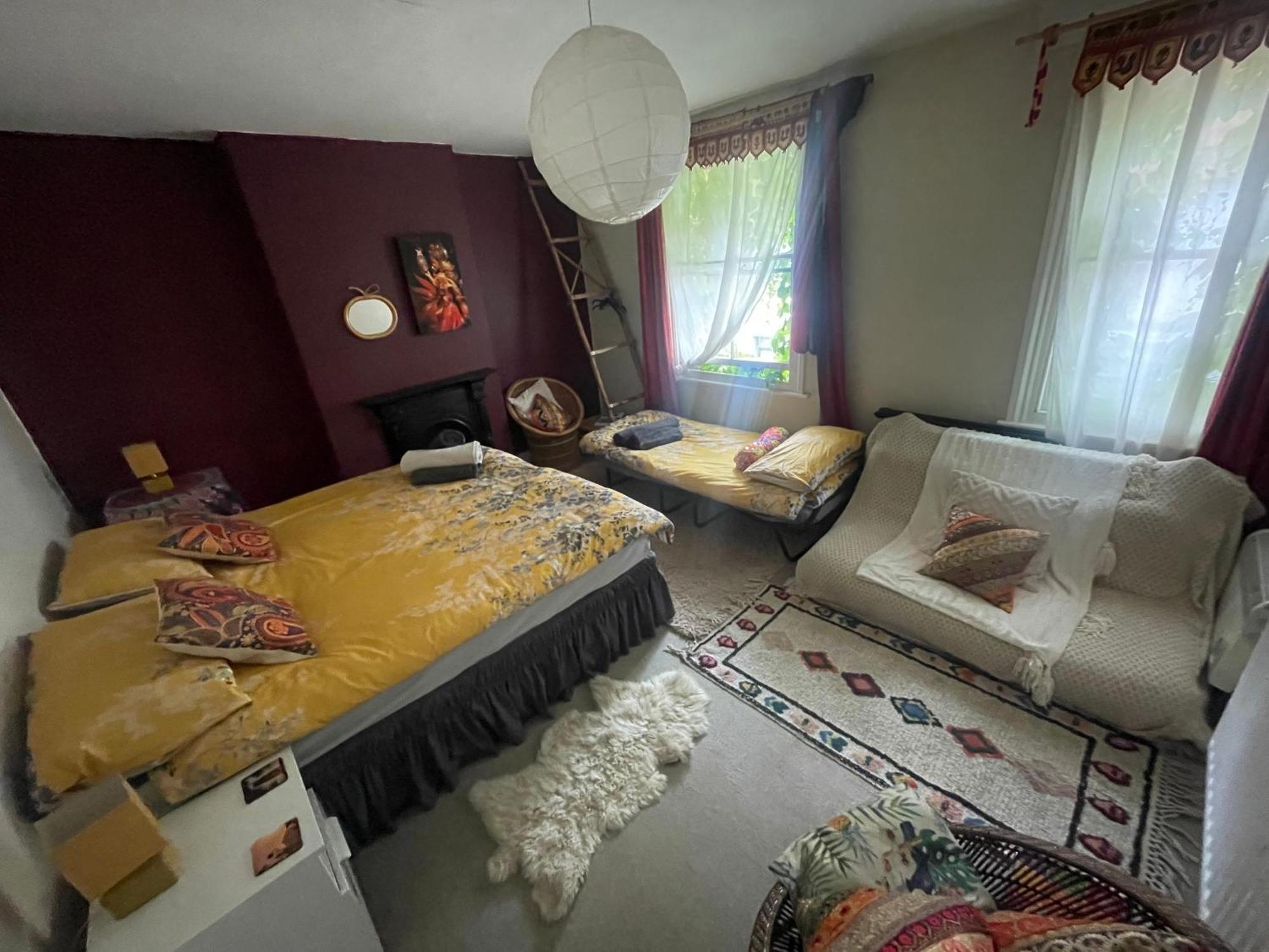 Homestay In The Heart Of Avalon Glastonbury Bagian luar foto