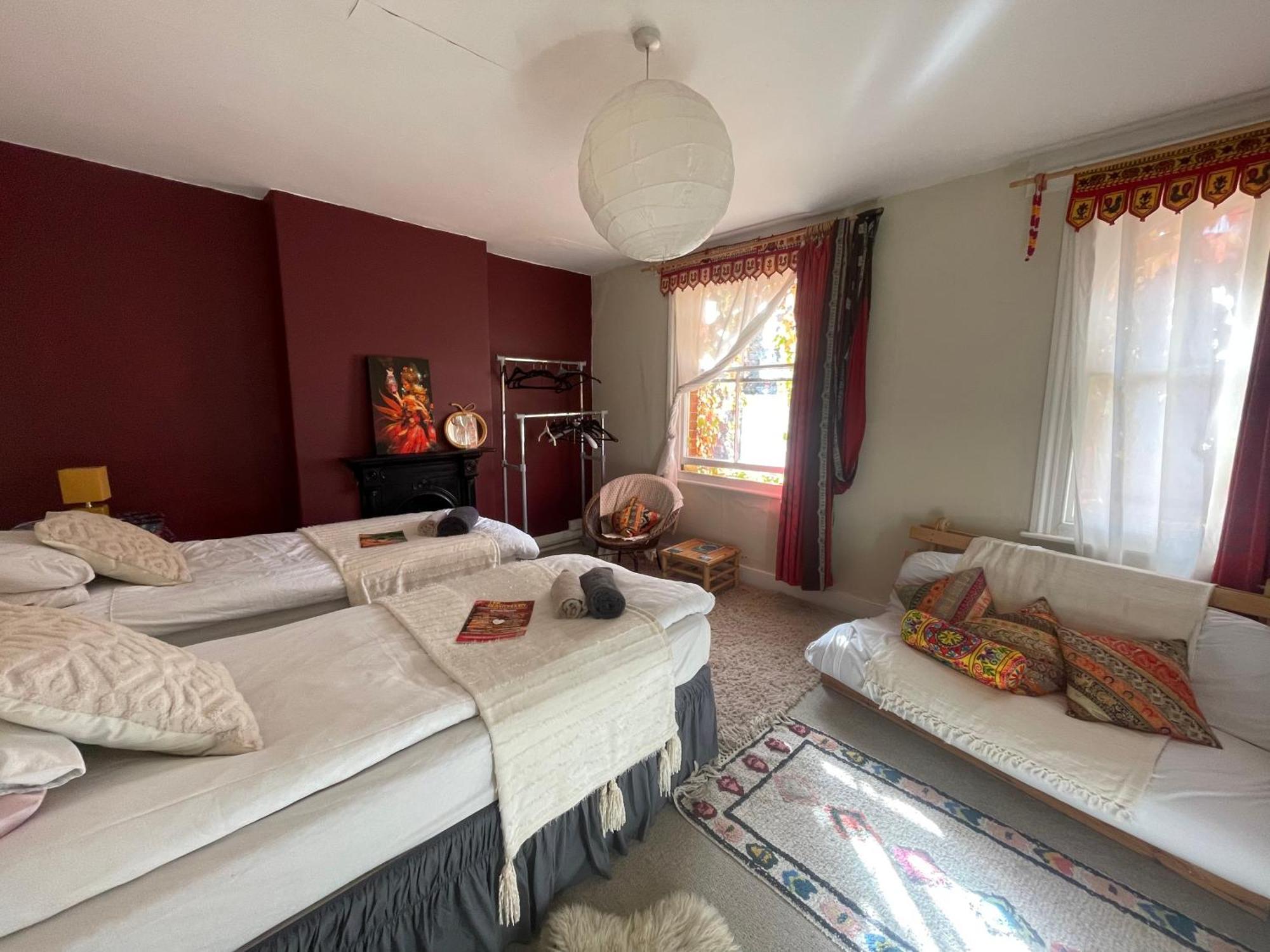 Homestay In The Heart Of Avalon Glastonbury Bagian luar foto